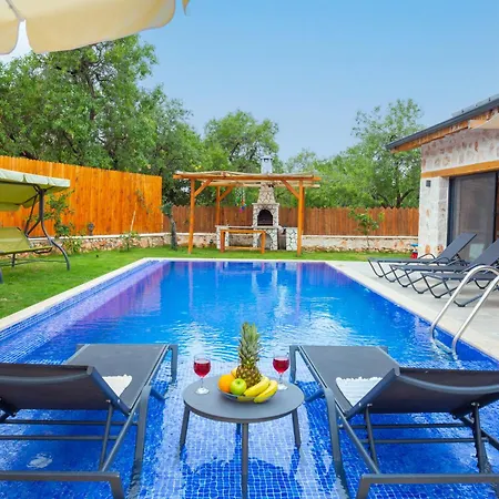 Agavilla1 Kasta Havuzlu Korunakli Muestakil Villa